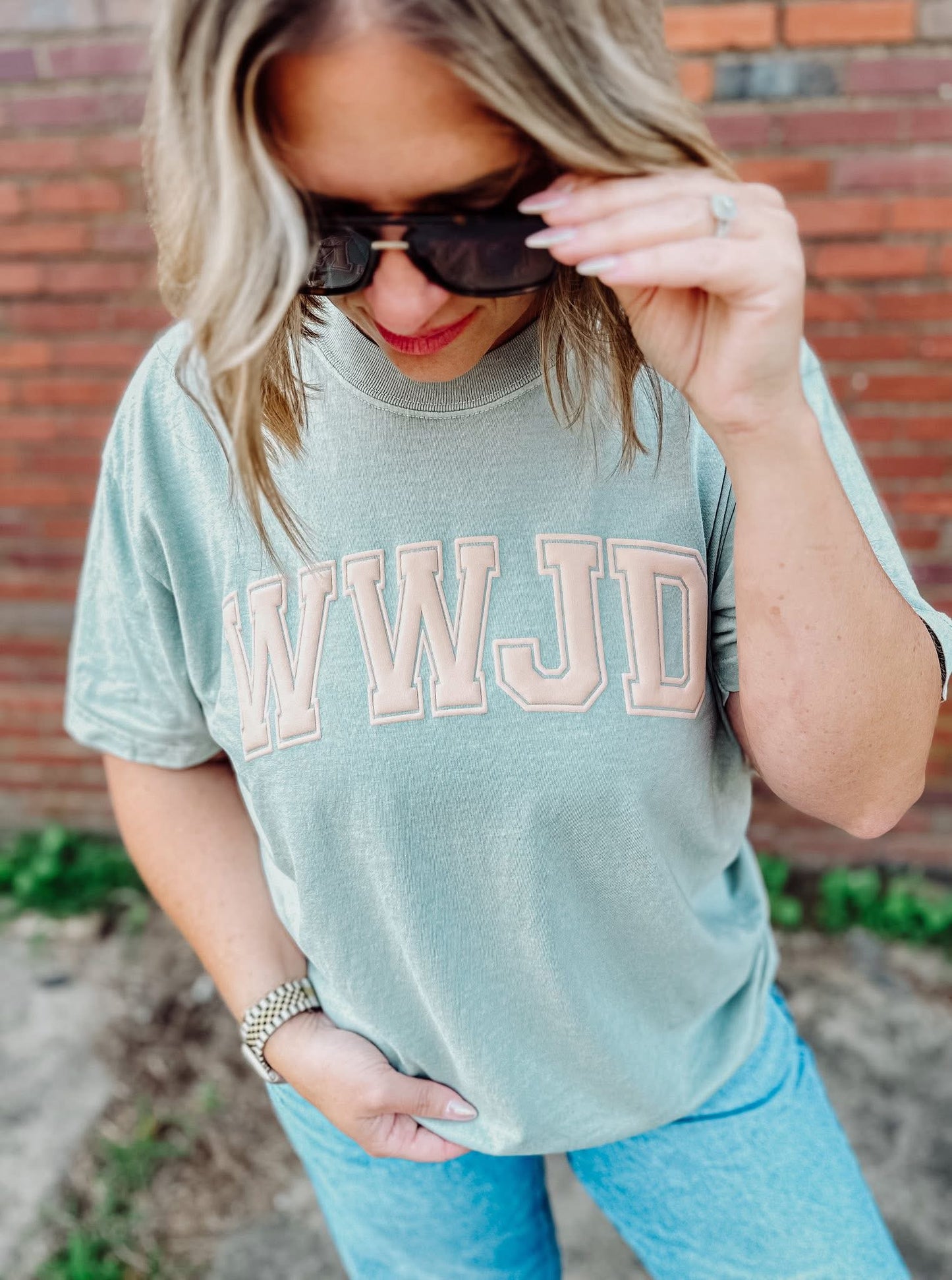 WWJD puff tee