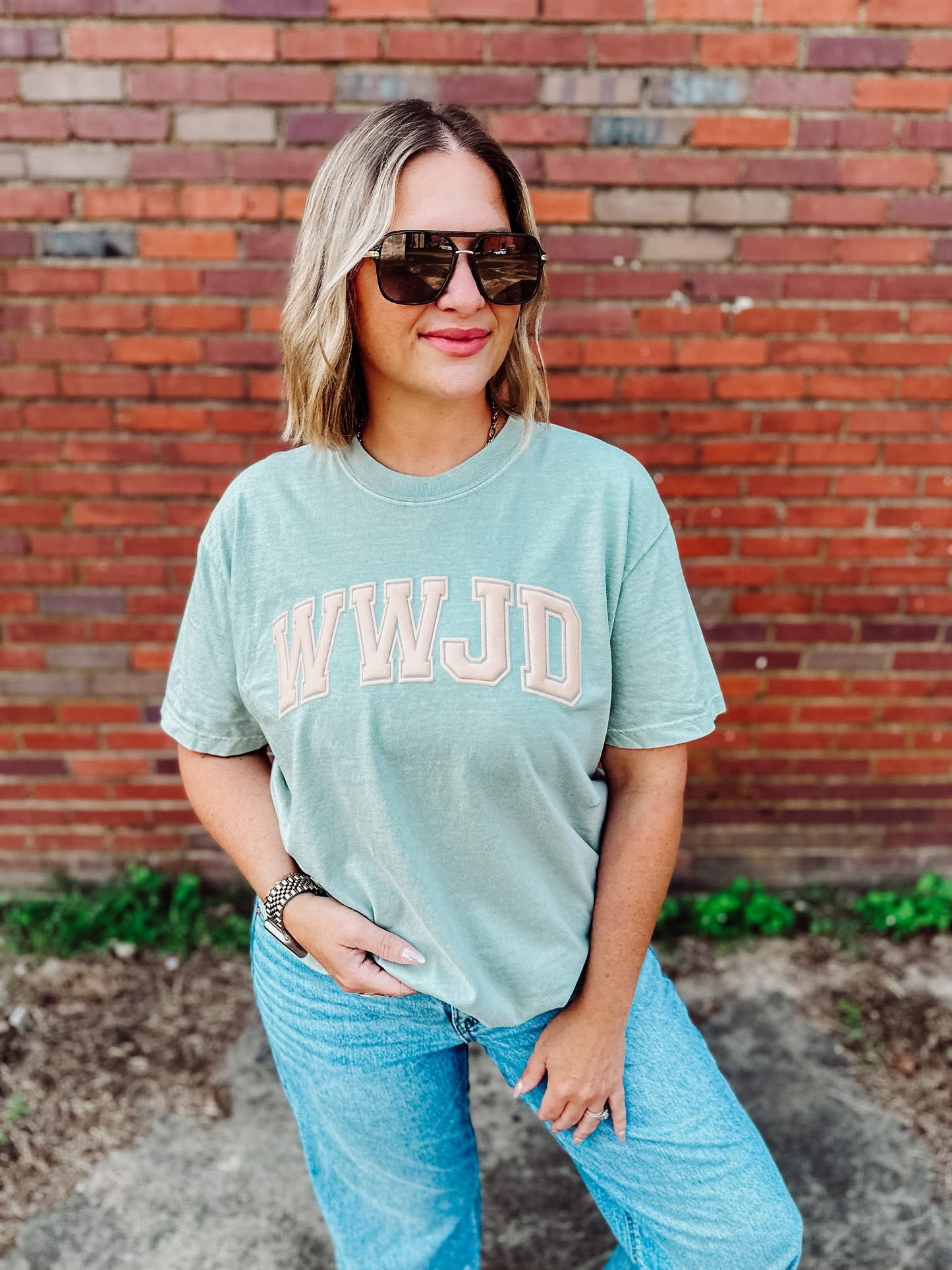 WWJD puff tee
