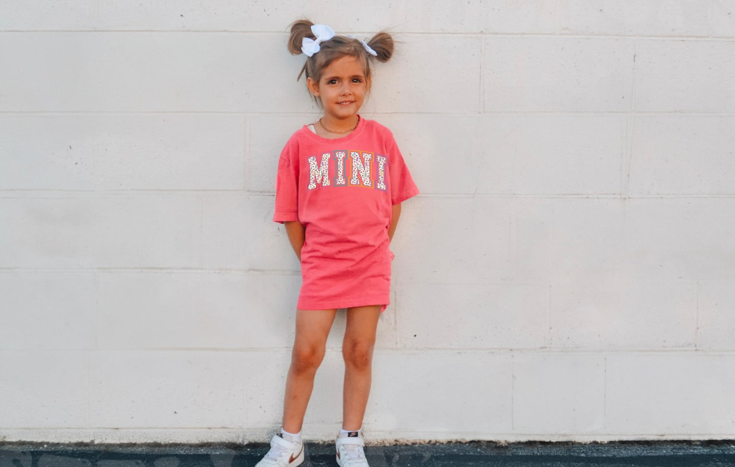 Mini peeps graphic tee