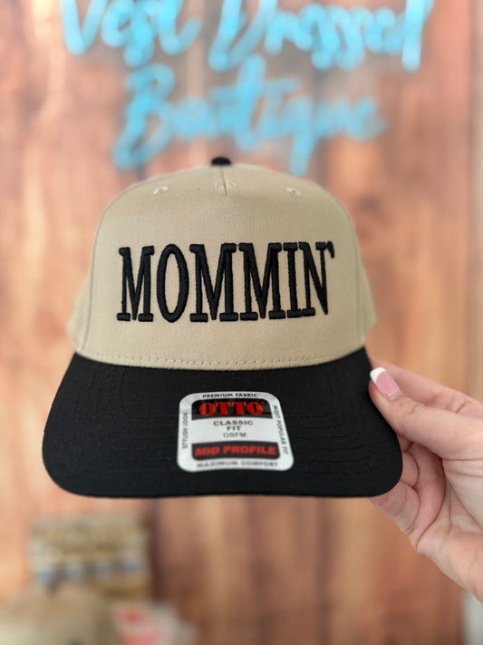 MOMMIN’ Embroidered Trucker Hat