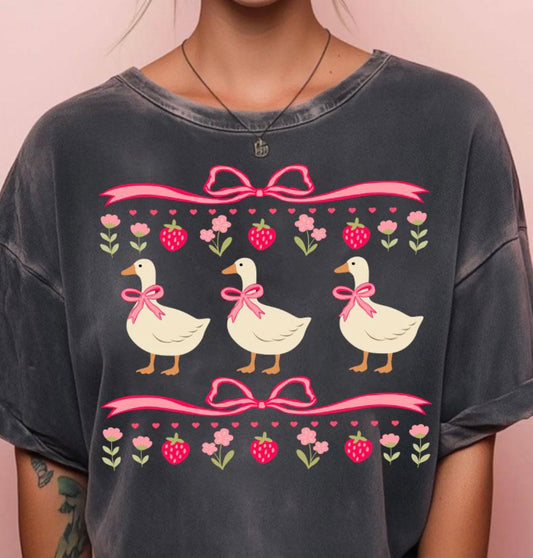Vintage Berry duck graphic tee