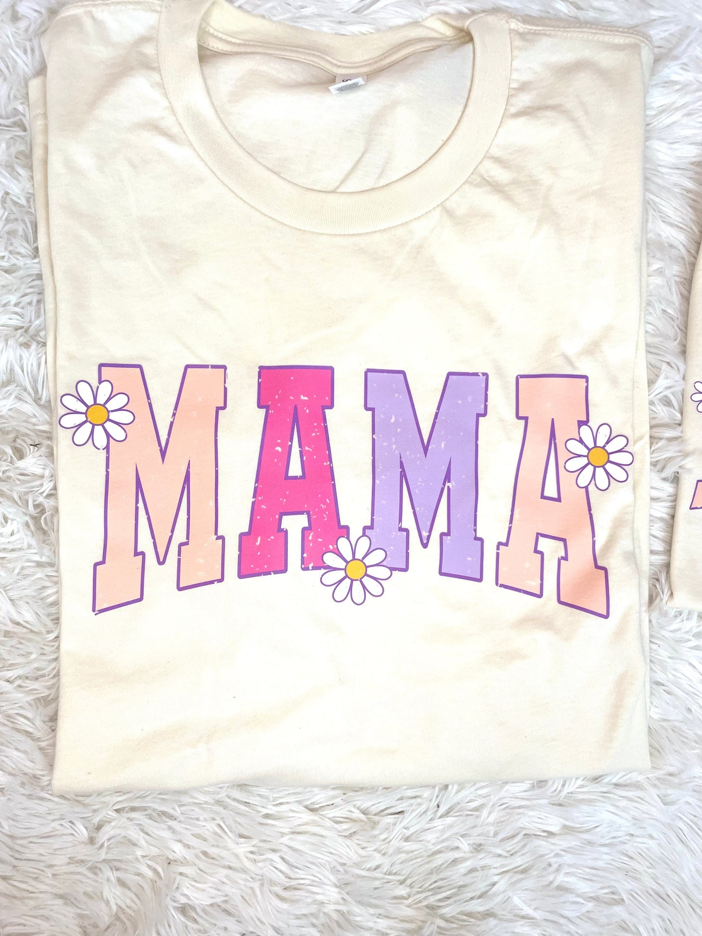 Mama Daisy Graphic tee